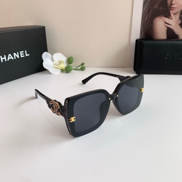 Chanel Elegant Black Square Sunglasses 🖤 - Picture 1 of 8